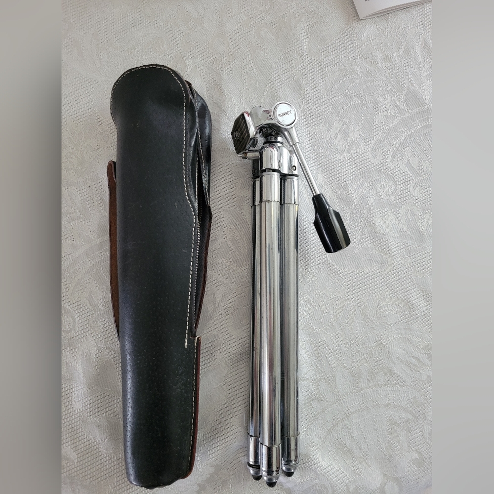 VTG Sunset Tripod 11" Folded 45" Expanded W/ Case. EUC